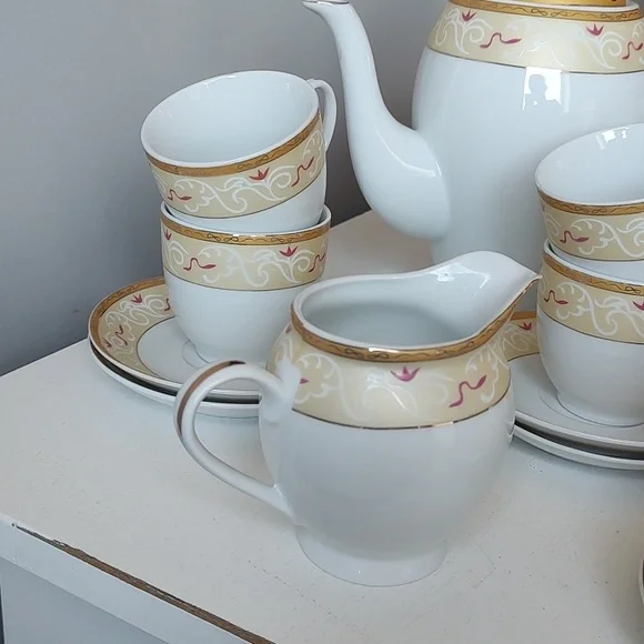 Tea Set Bundle Including 8 Cups With Matching Saucers - Picture 3 of 11